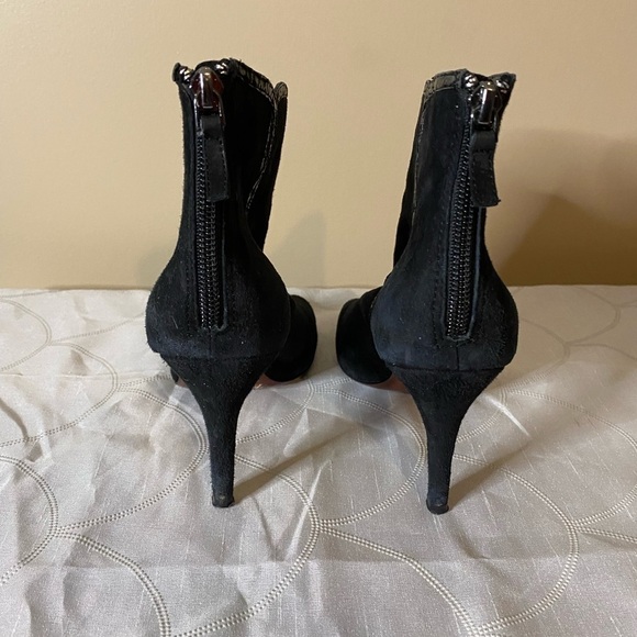 Ellie Tahari Suede Peep Toe Stiletto Heel - Picture 5 of 13